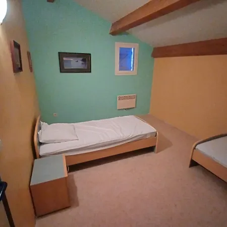 Maisonnette Pour 6 Personnes Avec Piscine *